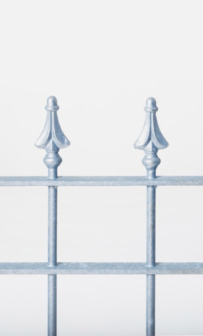 Nahaufnahme Zaun Pino mit Spitze Pinie | Feuerverzinkt