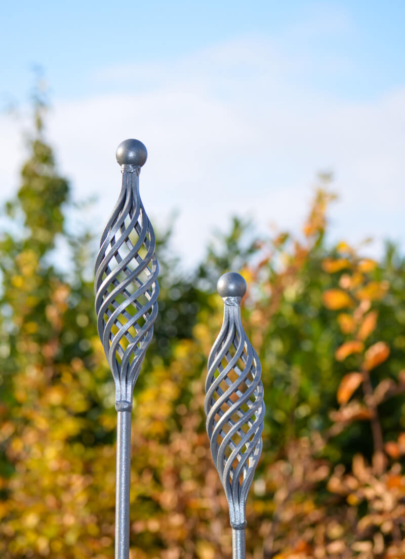 Detailaufnahme Rankstab Vicenza mit unscharfem Hintergrund | Pulverbeschichtet Anthrazit