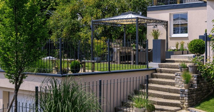 Progettare un giardino moderno: idee per schermature, recinzioni e linee pulite