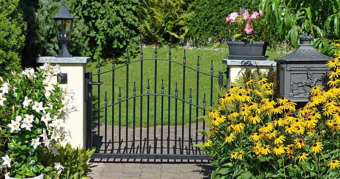 Scegliere il cancello da giardino – consigli su materiale, dimensioni e tipo di apertura