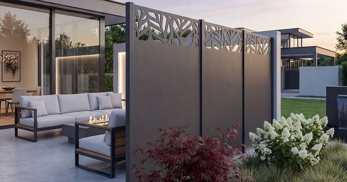 Abbellire la recinzione frangivista: idee per piante, decorazioni e design