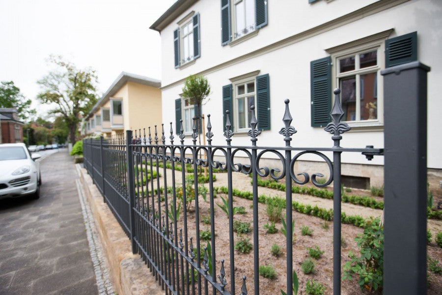 Zaun Lucca vor Villa Victoria | pulverbeschichtet anthrazit