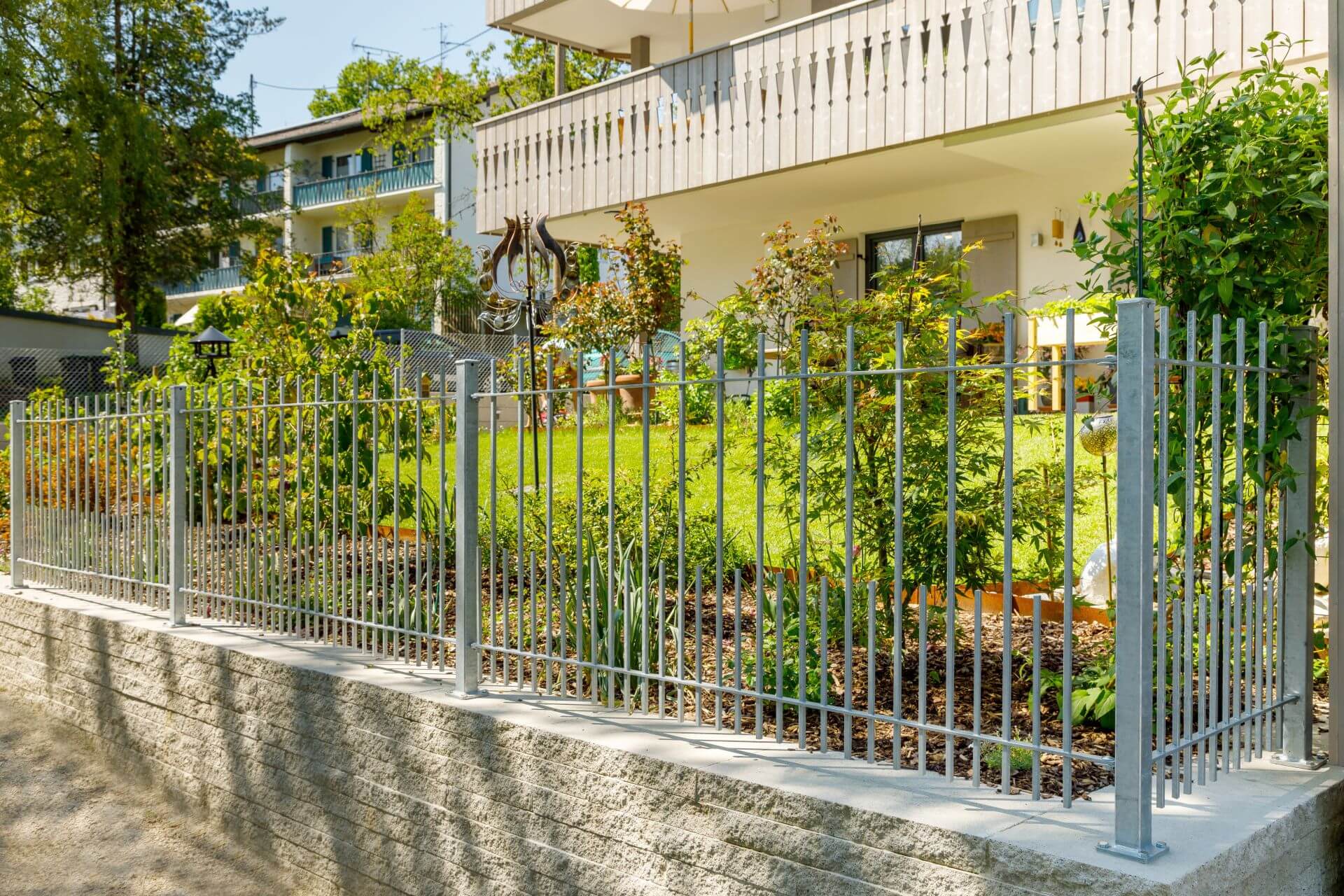 Zaun Perugia Zaunstrecke auf Mauer | Feuerverzinkt